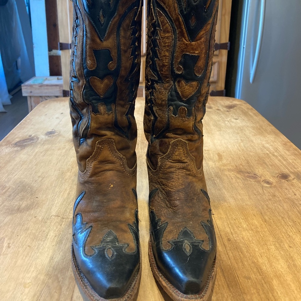 Corral ladies pointed snip toe boots